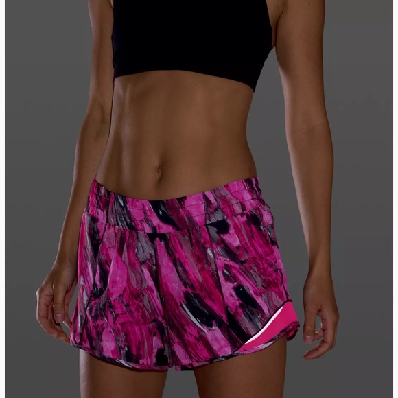 🌺LULULEMON HOTTY HOT SHORT-INCENTIVE REFRESH MULTI-8🌺